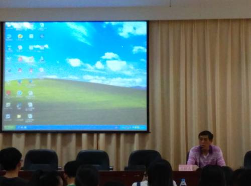 思政教研部舉辦《十八屆四中全會(huì)宣講》的講座