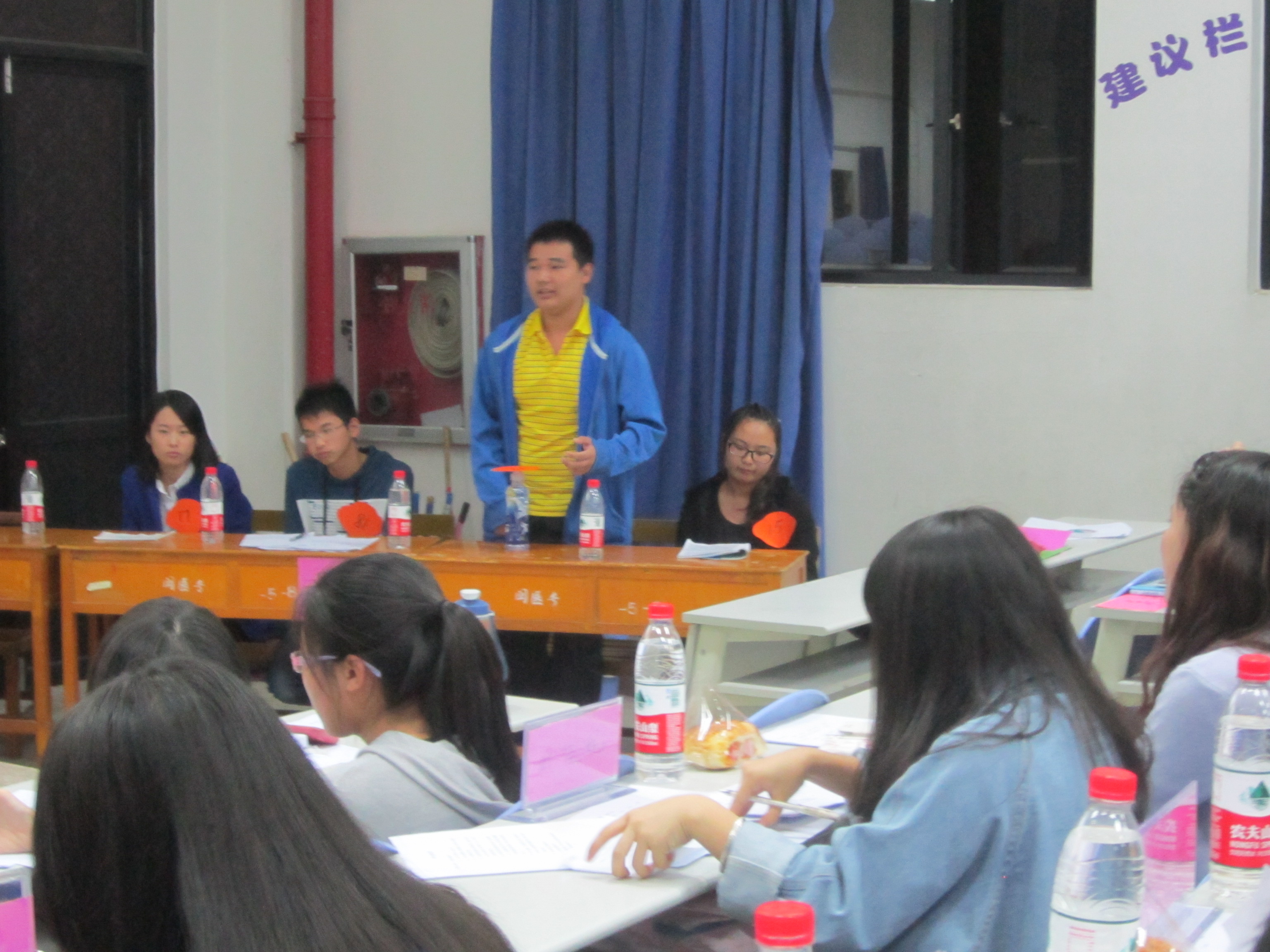 金錢追求與道德追求是否統(tǒng)一——記我院第四屆紀(jì)念“12.9”運(yùn)動(dòng)時(shí)事熱點(diǎn)辯論初賽