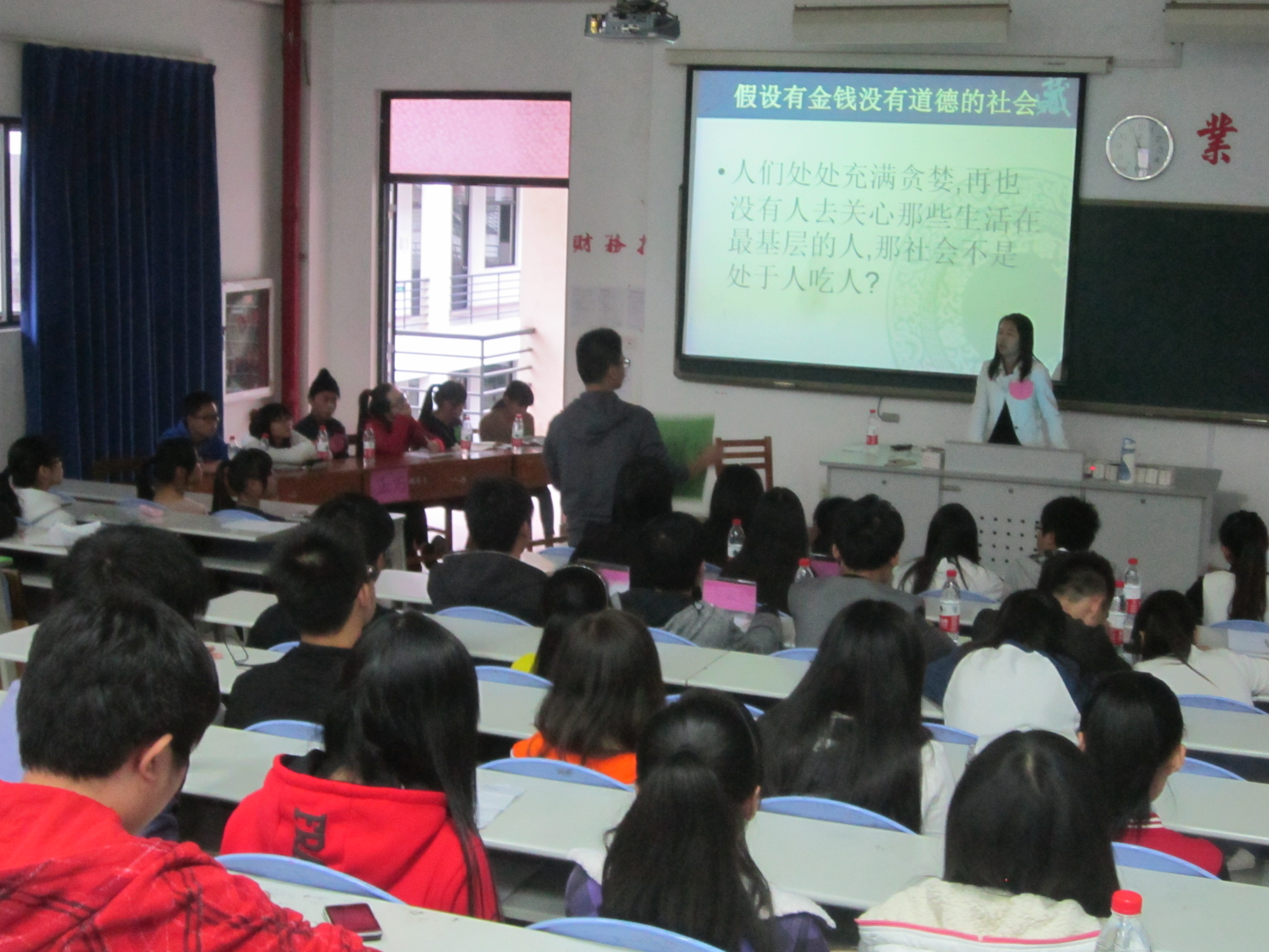 金錢追求與道德追求是否統(tǒng)一——記我院第四屆紀(jì)念“12.9”運(yùn)動(dòng)時(shí)事熱點(diǎn)辯論初賽