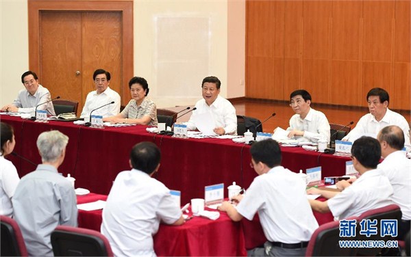 9月9日，中共中央總書記、國家主席、中央軍委主席習(xí)近平來到北京師范大學(xué)看望教師學(xué)生，向全國廣大教師和教育工作者致以崇高的節(jié)日敬禮和祝賀。這是習(xí)近平同學(xué)校師生代表進(jìn)行座談。