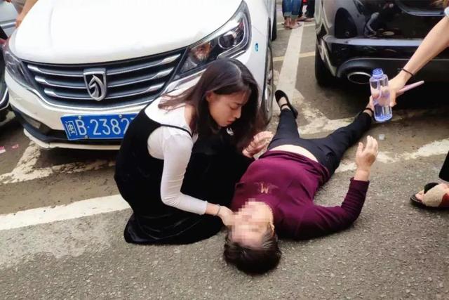 姑娘！你救人的樣子真美！